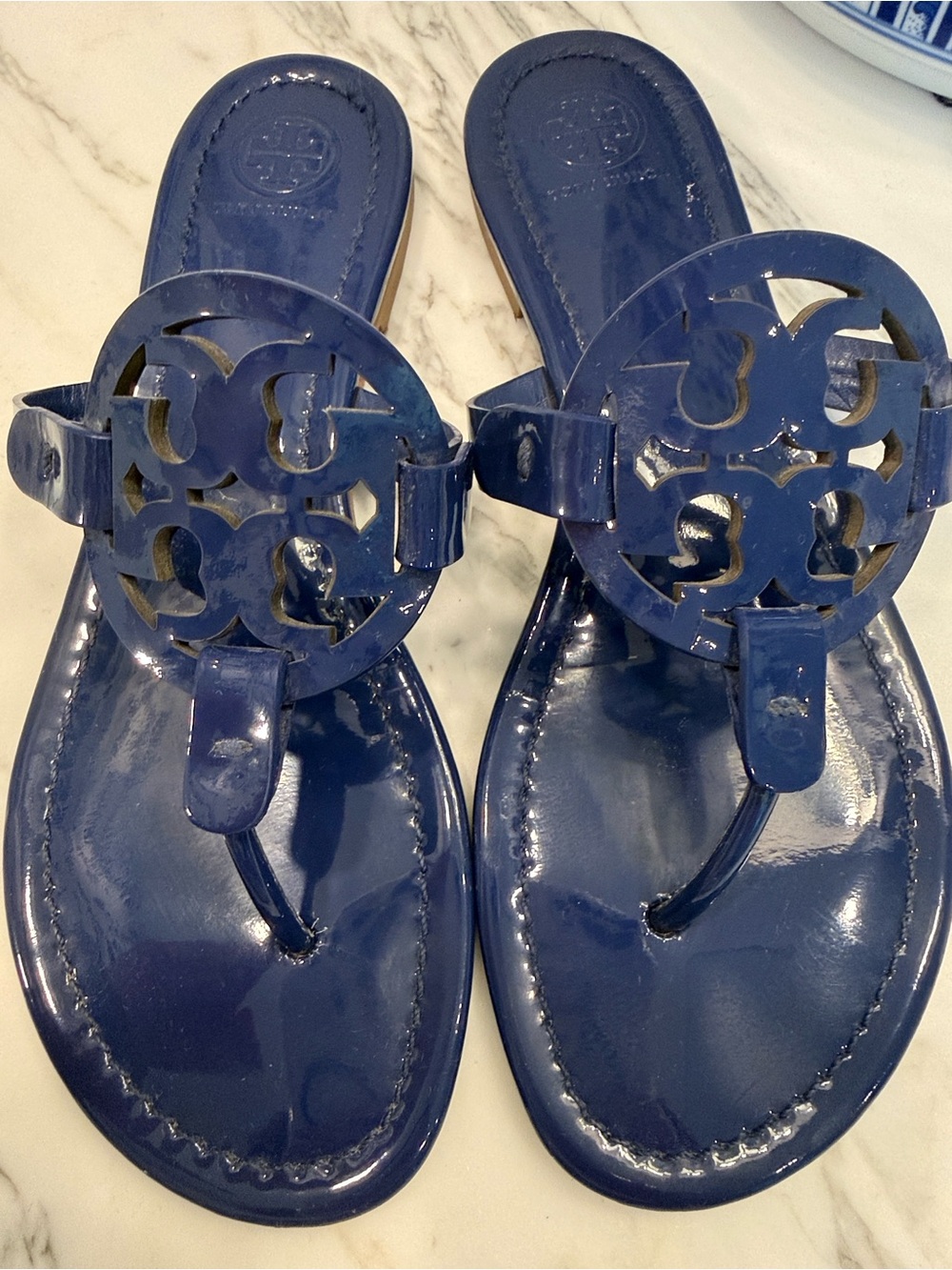 Tory Burch Navy Patent Logo Thong Sandals - Picture 7 of 8
